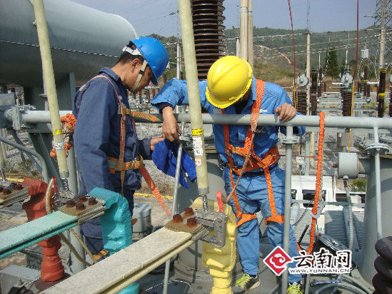 陇川巡维加强客户沟通 有力支持增供扩销工作