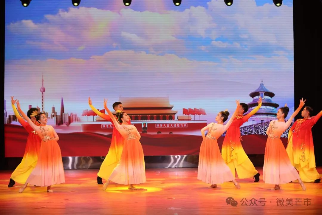 德宏首场文艺边境行活动在芒市精彩上演 图2