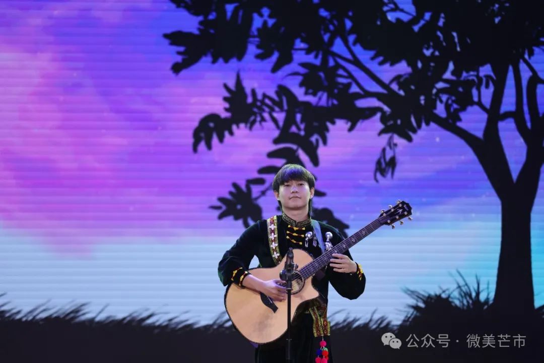 德宏首场文艺边境行活动在芒市精彩上演 图6