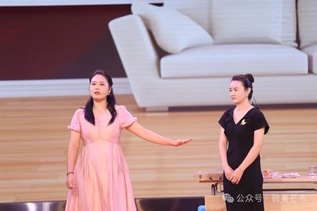 德宏首场文艺边境行活动在芒市精彩上演 图9