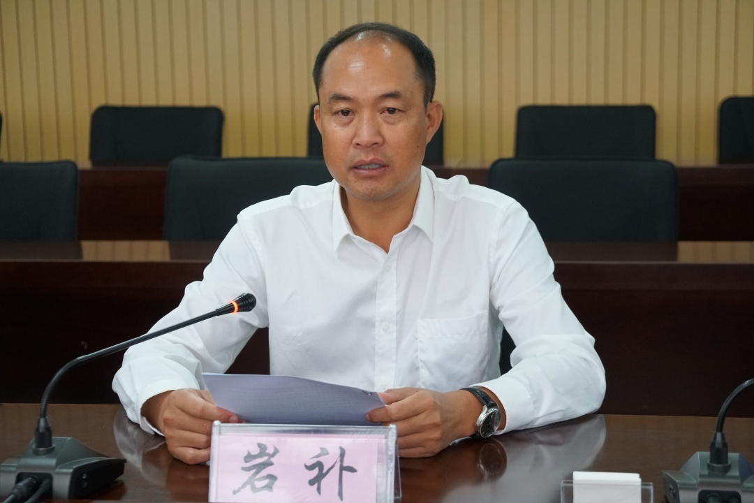 盈江县人民政府与盈江县江景壹号酒店签约项目合作